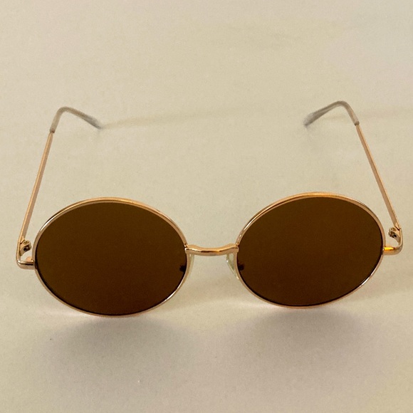Circular Gold Framed Sunglasses - Picture 5 of 6